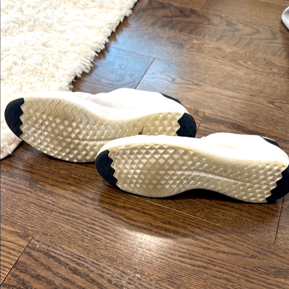 Cole Haan men’s White Classic Low-Top Sneakers - Picture 5 of 5